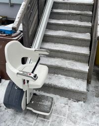 Treppenlift in Bayern f&uuml;r drau&szlig;en mit Schutz vor Staub, Regen und direkter Sonneneinstrahlung