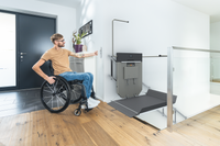 Rollstuhl-Plattformlift in Bayern f&uuml;r den indoor und outdoor Bereich